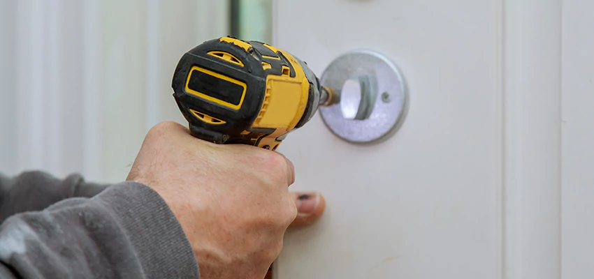 Street Locksmith For Smart Lock Repair in Streamwood, IL