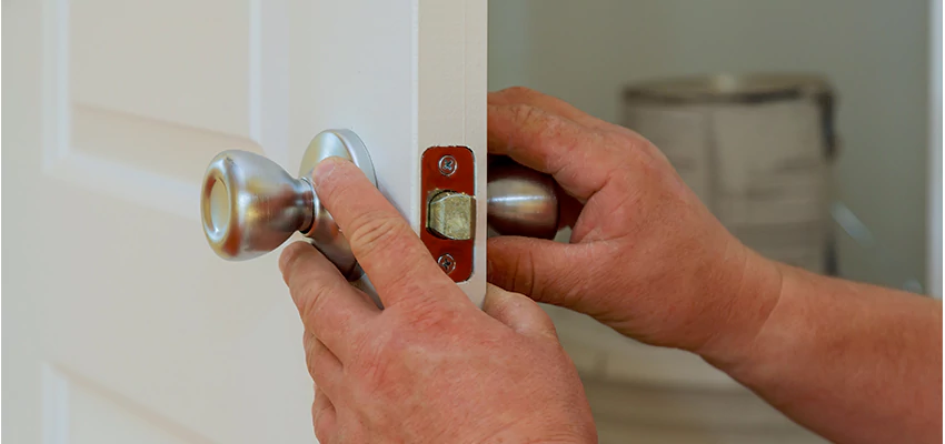 AAA Locksmiths For lock Replacement in Streamwood, Illinois